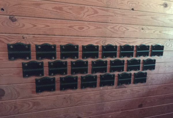 Grattoir mural pour porc