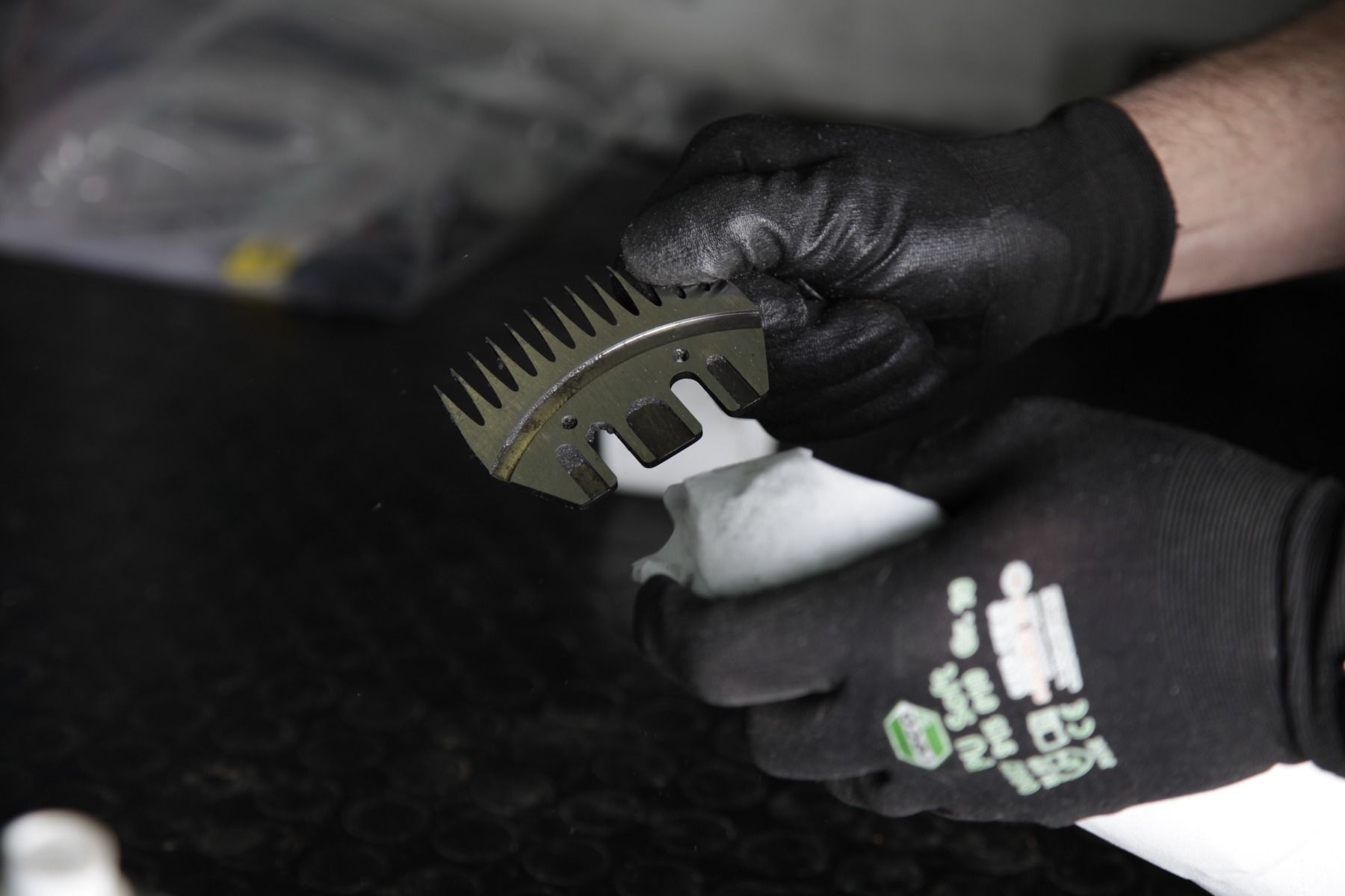 Affûtage de 7 jeux de peignes