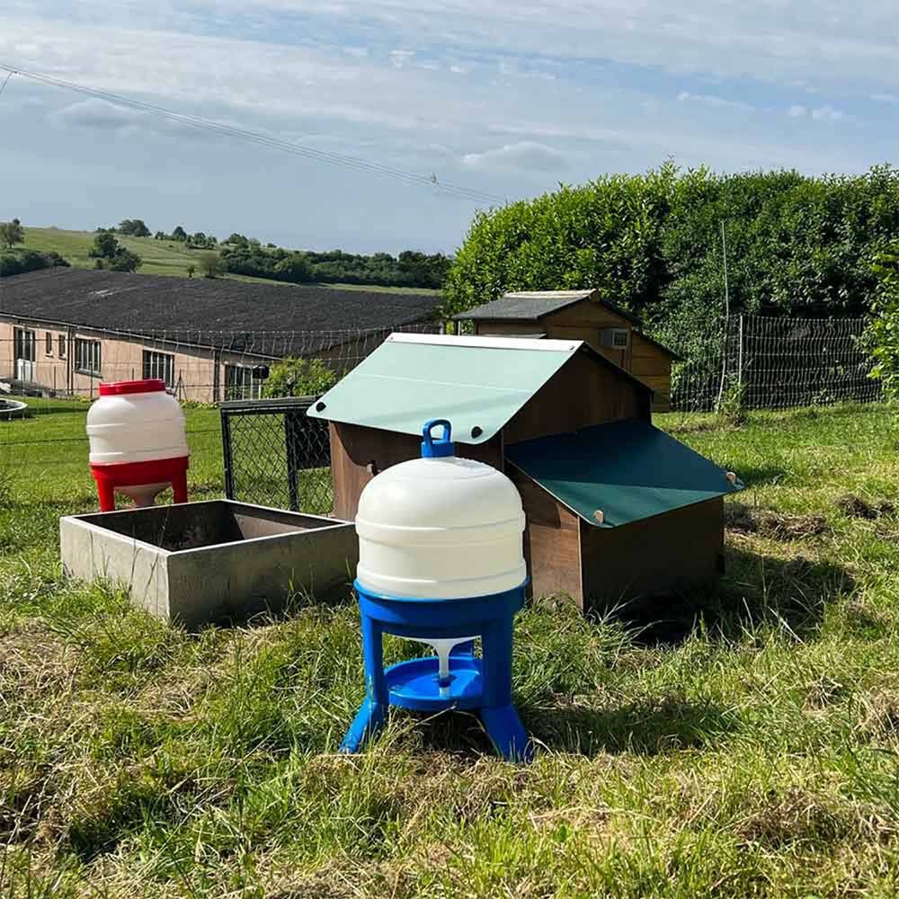 Mangeoire pour volailles sur pieds 20L COPELE