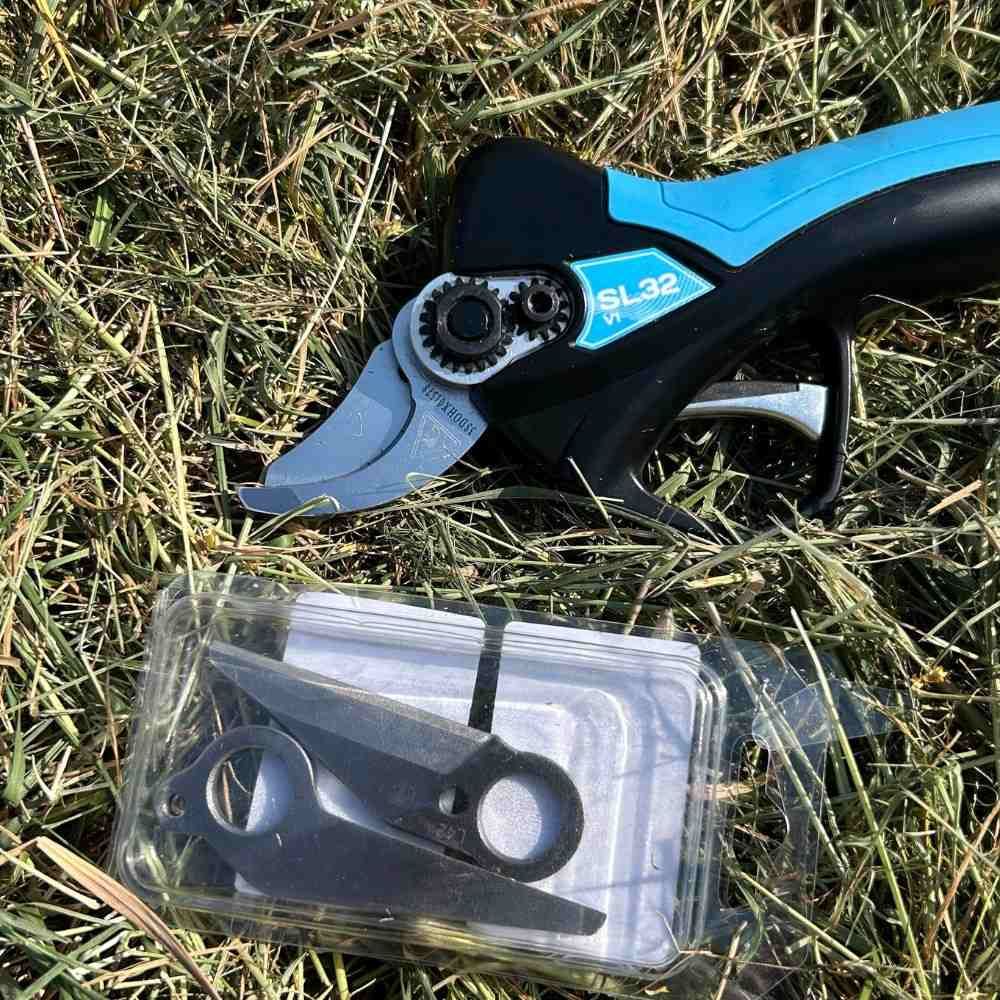 Cisaille à onglons électrique pour ovins 2 batteries CAMPAGNOLA