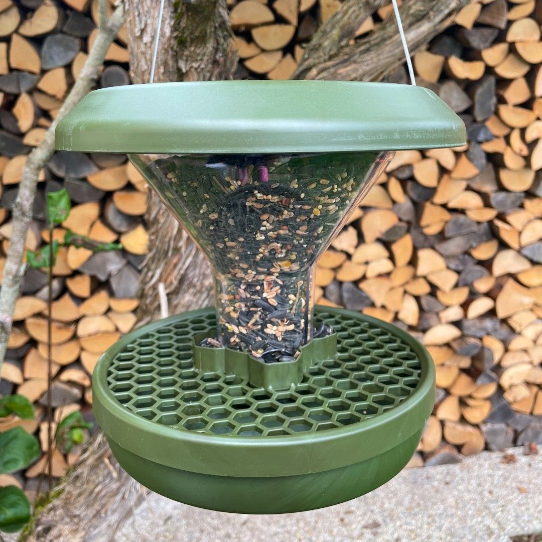 Mangeoire anti-nuisibles SMART BIRDS pour oiseaux verte SWISSINNO