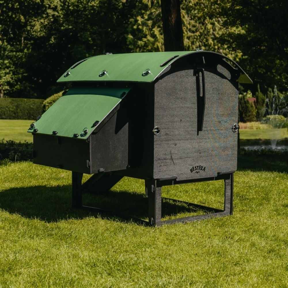 Poulailler recyclé avec pieds pour 5 à 9 poules modèle moyen NESTERA