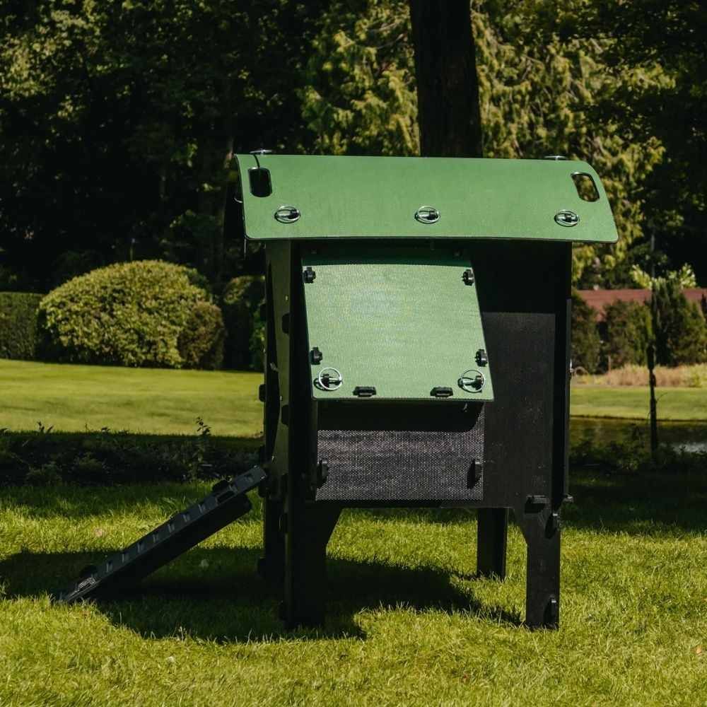 Poulailler recyclé avec pieds pour 3 à 5 poules petit modèle NESTERA
