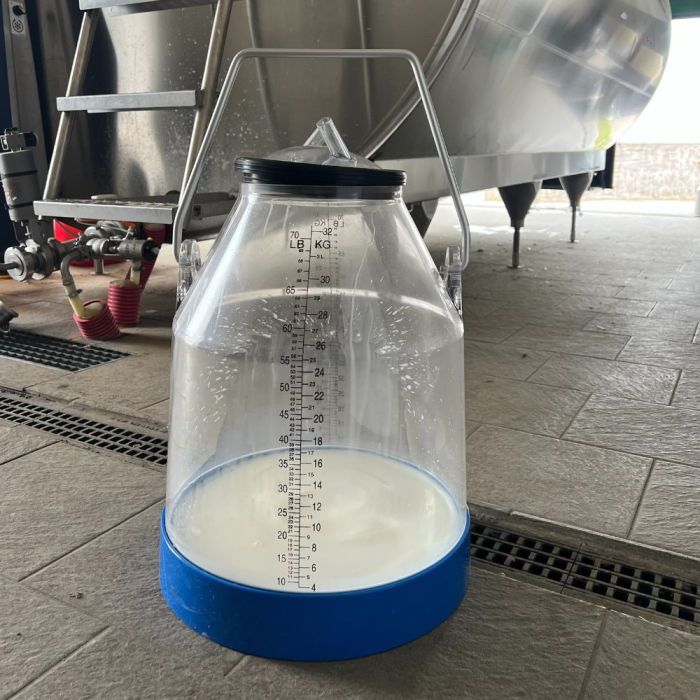 Seau à lait gradué en polycarbonate 32 L UKAL