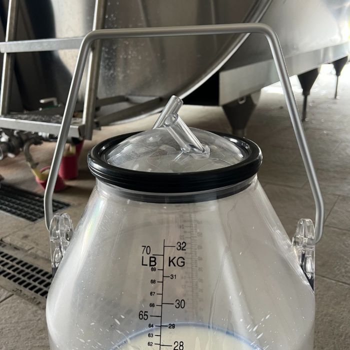 Seau à lait gradué en polycarbonate 32 L UKAL