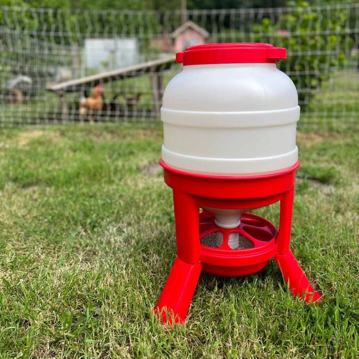 Mangeoire pour volailles sur pieds 30L COPELE